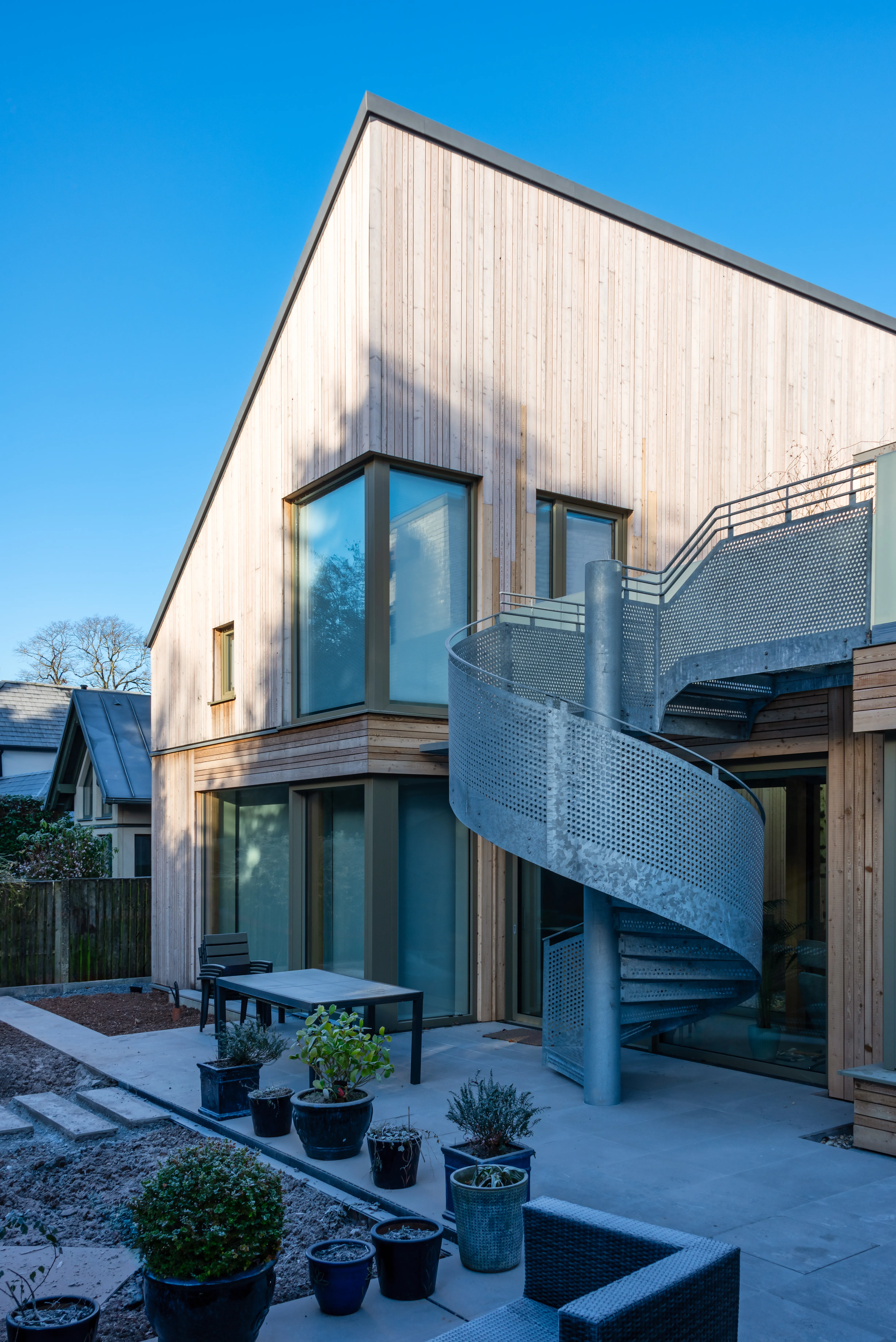 Leeward window system
